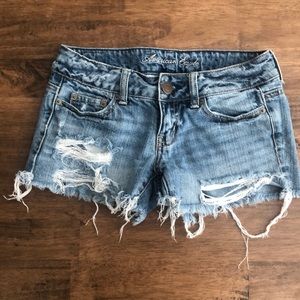 🎉HP🎉 AEO distressed jean shorts